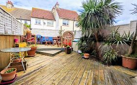 Stunning 4Br House With Free Parking - By Innit